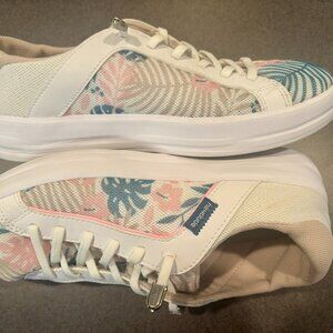 ~~Women’s Hey Dude Karina Breeze Shoes. Size 6....Excellent Condition!!!